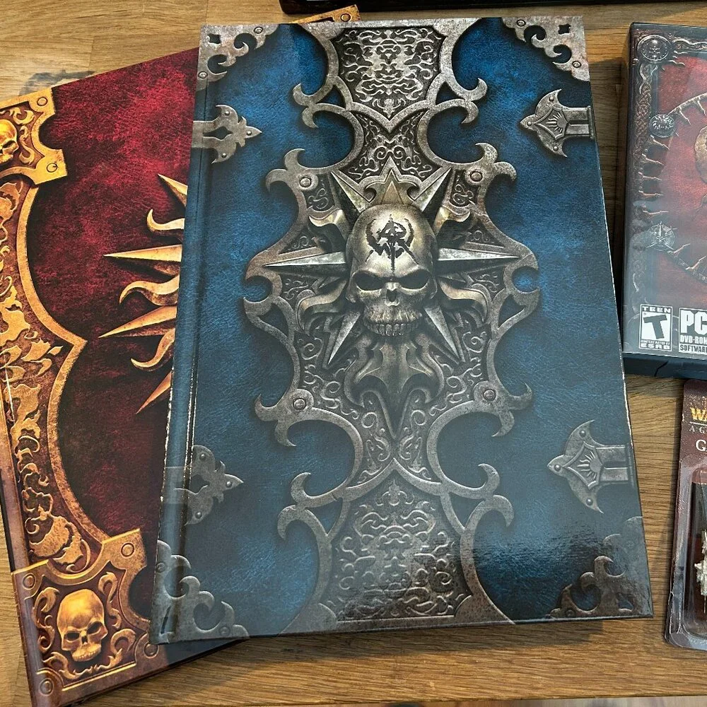 Warhammer Online Age of Reckoning Collector's Edition Box Set -Books Discs 20992